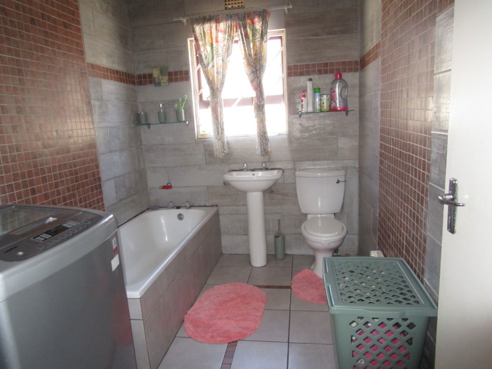 House sold in Highlands Village - 1MN1681017