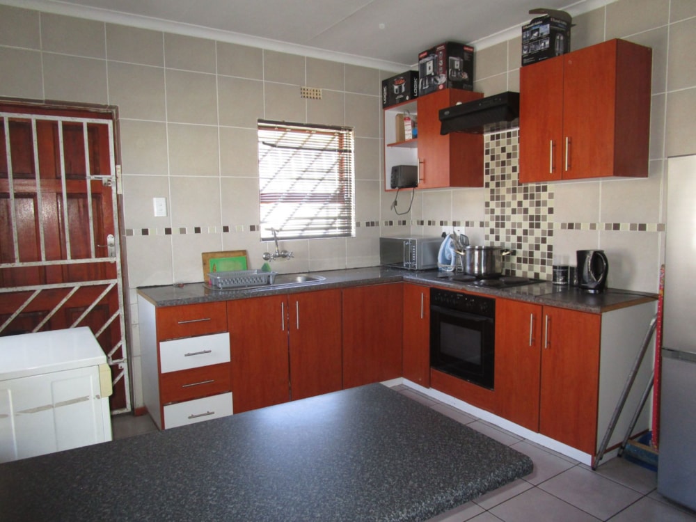 House sold in Highlands Village - 1MN1681017