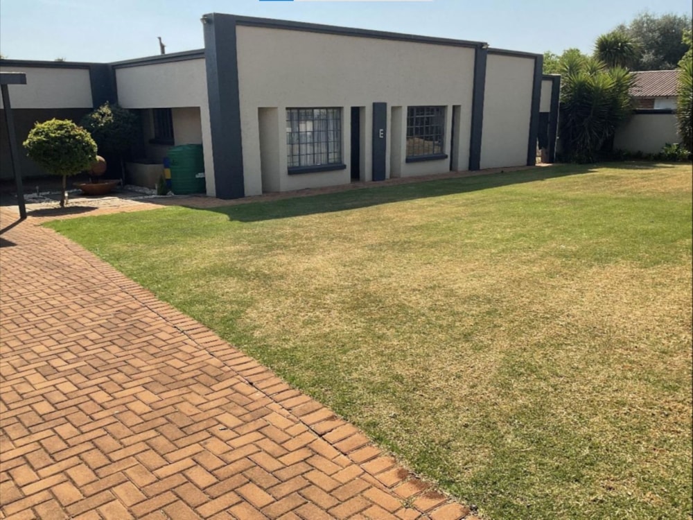 House for sale in Kanonkop, Middelburg, Mpumalanga - 1MD1682804 House for sale in Kanonkop, Middelburg, Mpumalanga - 1MD1682804