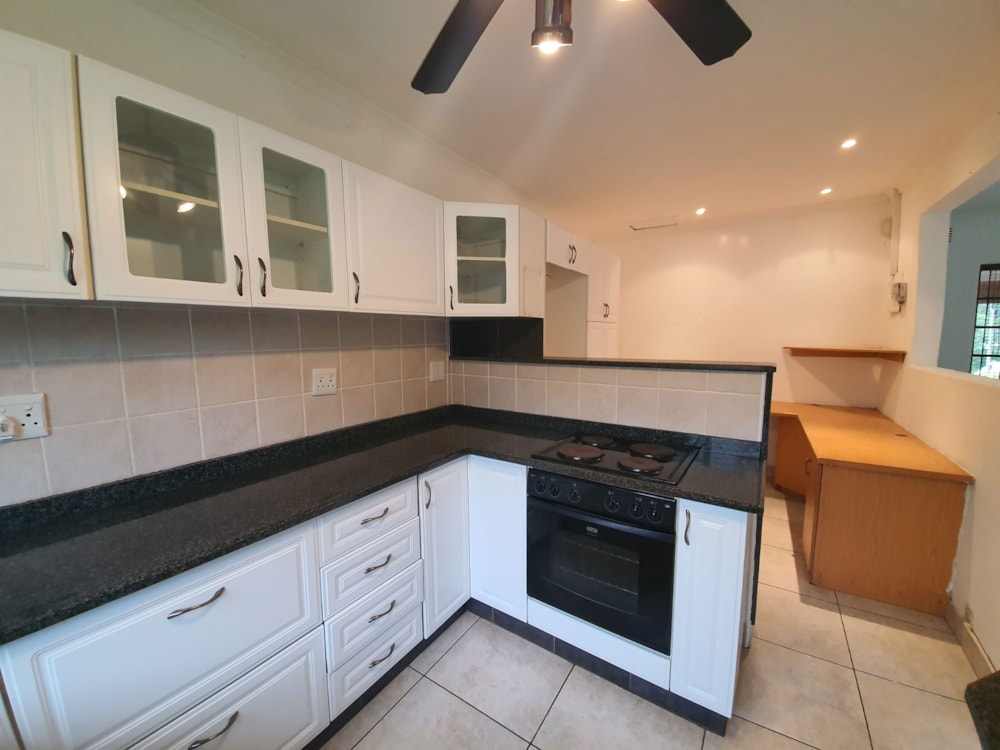 Garden cottage let in Waterfall, Upper Highway - 1KF1682406