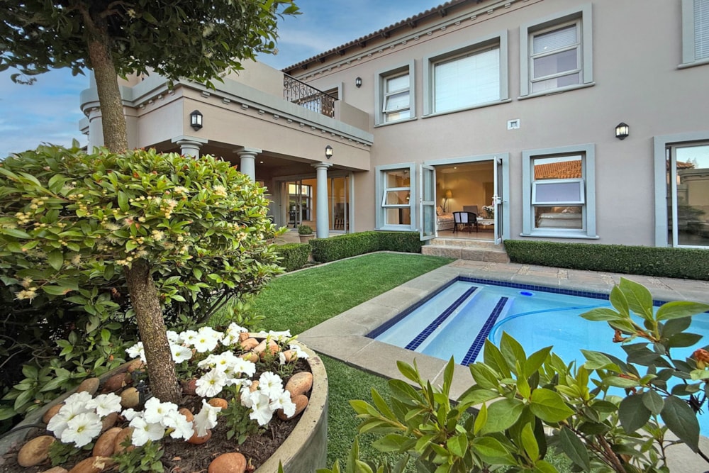 Double-storey cluster sold in Hyde Park, Sandton - HP1682621 Double-storey cluster sold in Hyde Park, Sandton - HP1682621