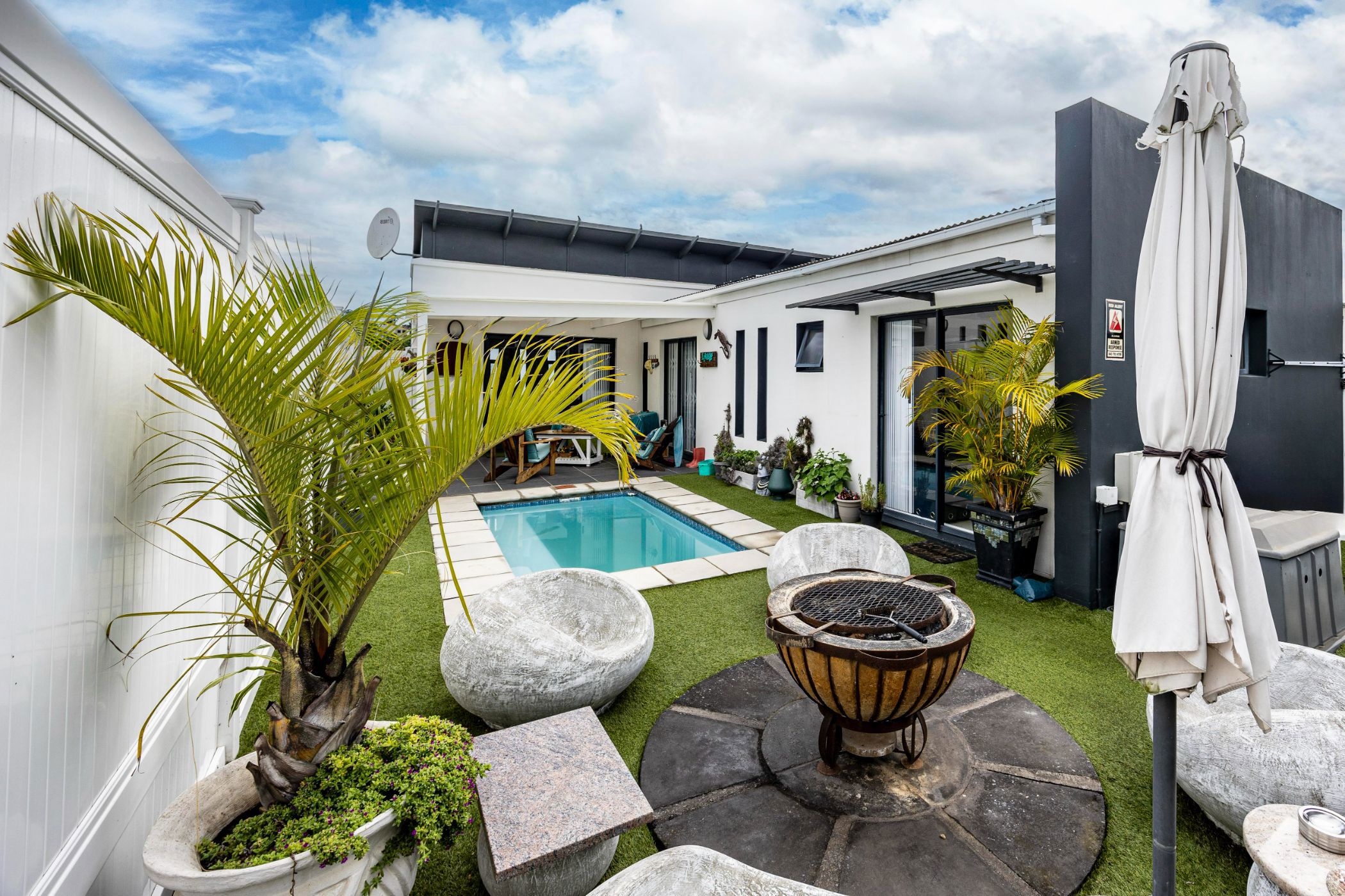 Townhouse for sale in Nahoon Valley Park - 1EZ1732342