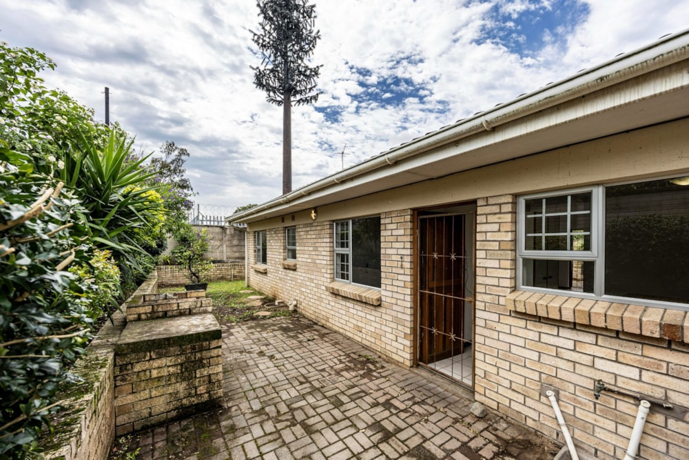 Townhouse sold in Abbotsford, East London - 1EZ1684855 Townhouse sold in Abbotsford, East London - 1EZ1684855