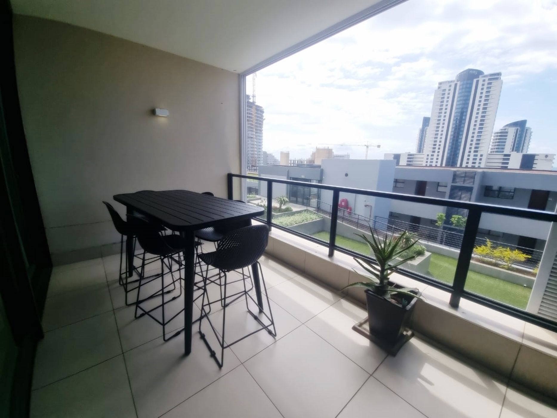 Apartment to rent in uMhlanga Rocks - 1ND1680616