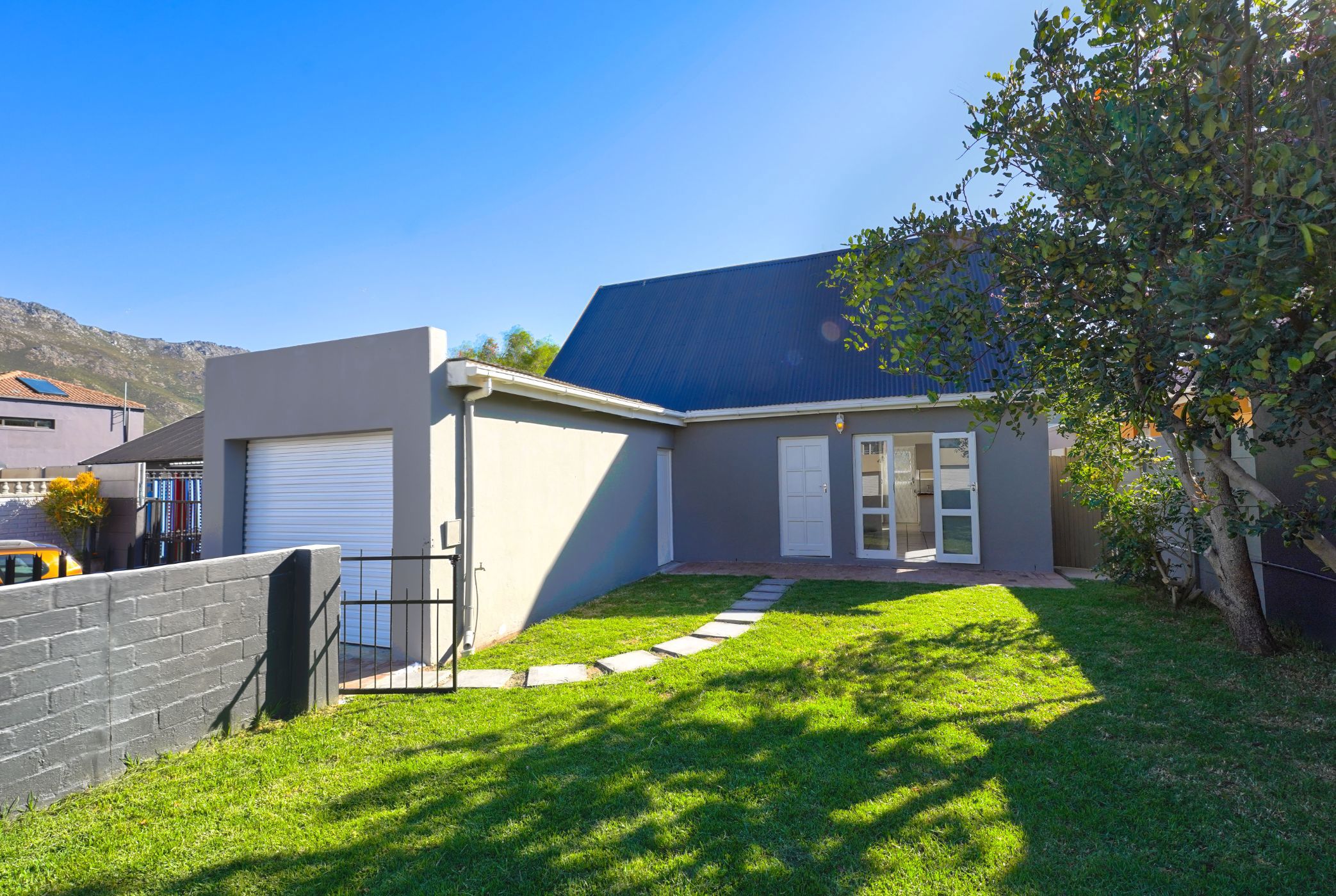 House sold in Admirals Park - SW1679558