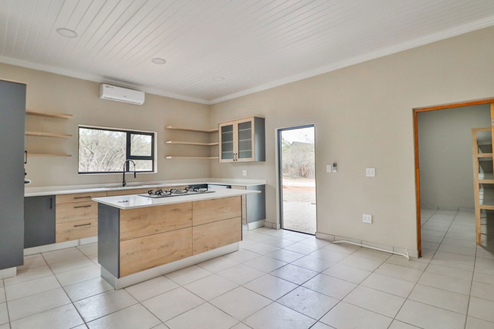 House for sale in Marloth Park - 1NK1680335 House for sale in Marloth Park - 1NK1680335