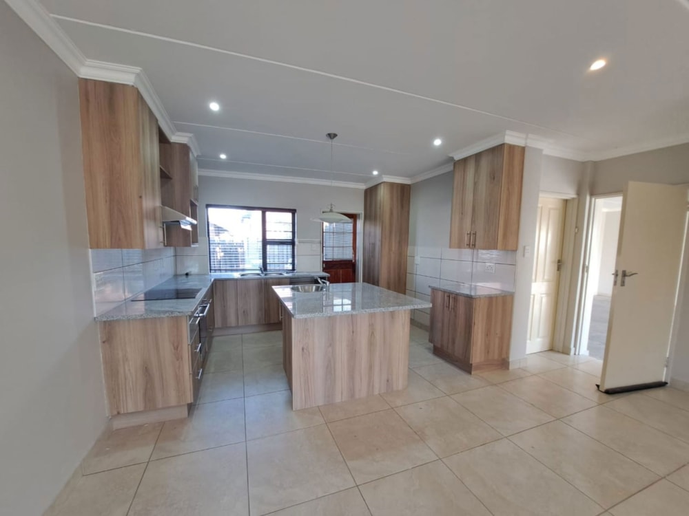 Townhouse let in Wild Olive Estate - 1BX1681530 Townhouse let in Wild Olive Estate - 1BX1681530