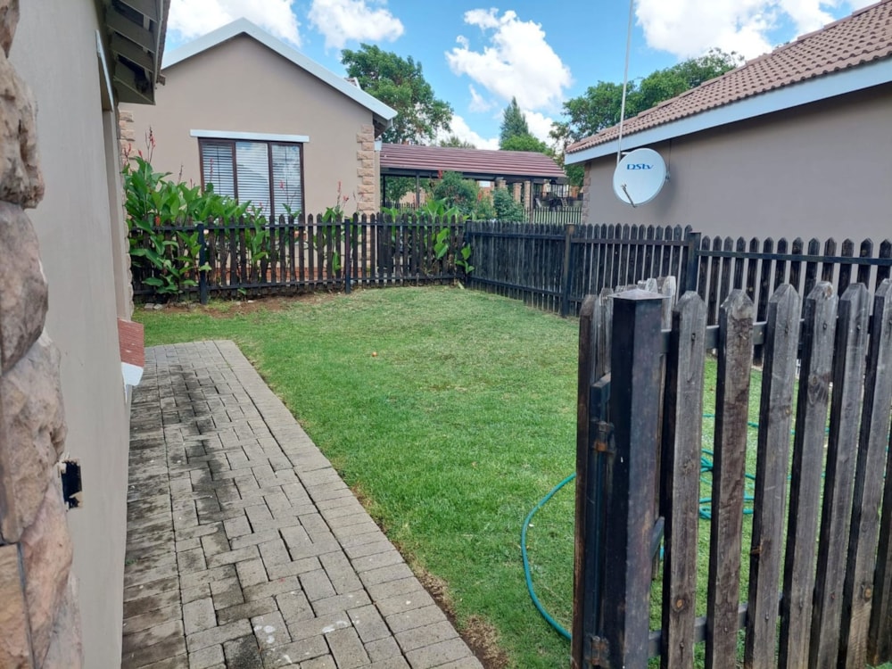 Townhouse for sale in Hillside, Bloemfontein - 1BX1680755 Townhouse for sale in Hillside, Bloemfontein - 1BX1680755