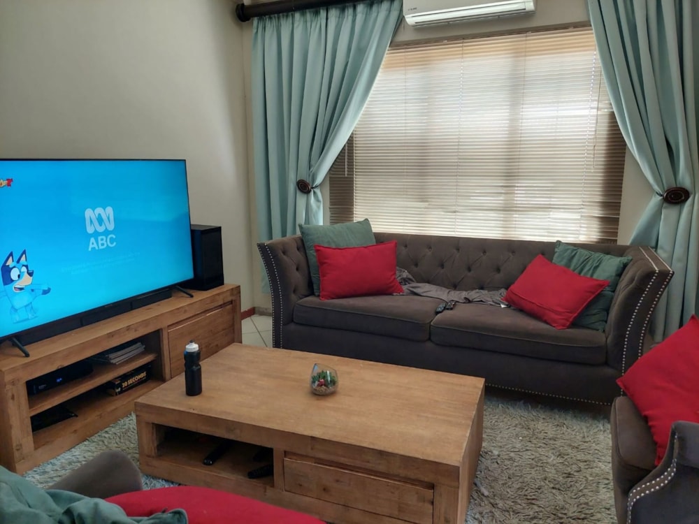 Townhouse for sale in Hillside, Bloemfontein - 1BX1680755 Townhouse for sale in Hillside, Bloemfontein - 1BX1680755