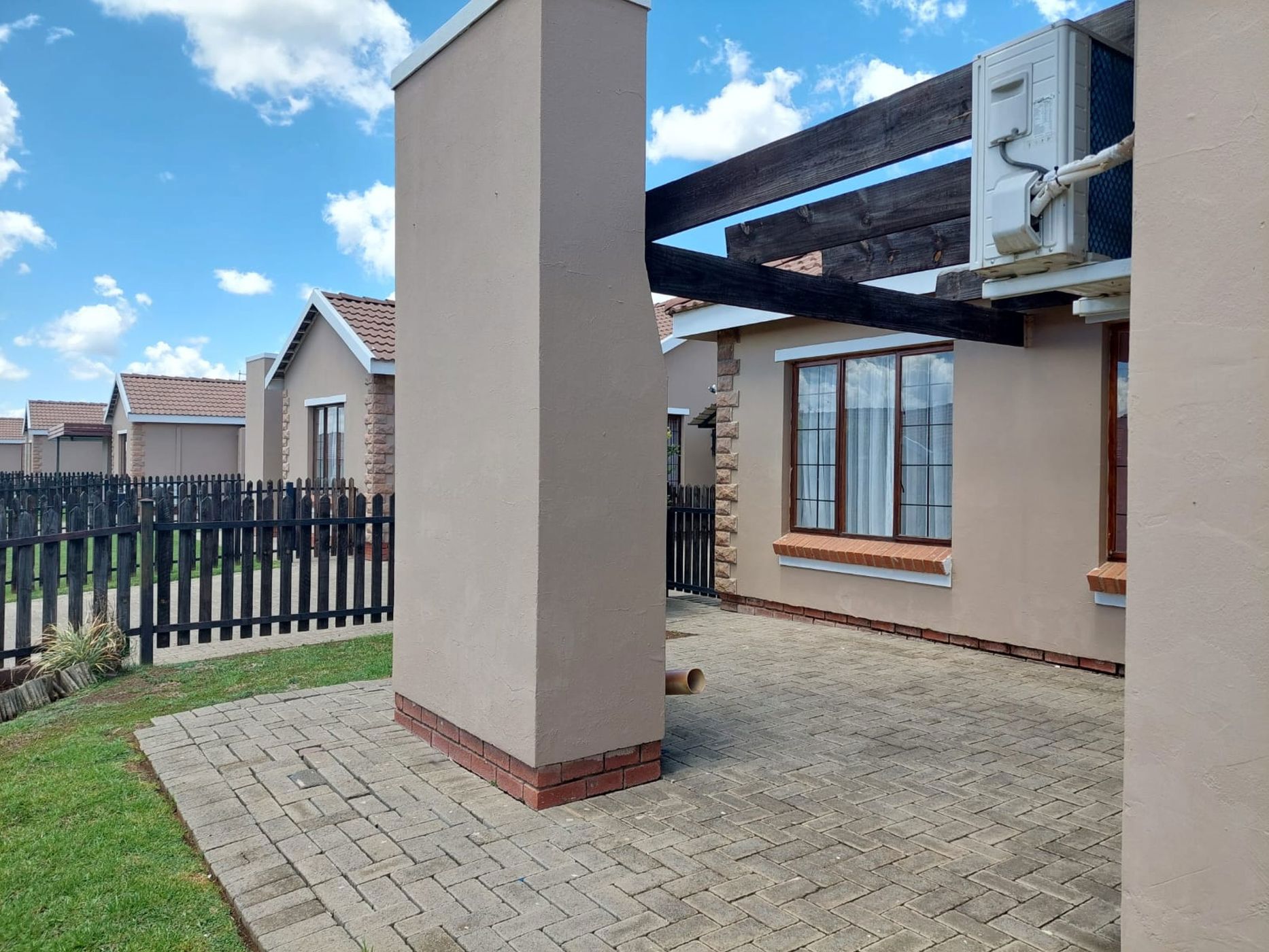 Townhouse for sale in Hillside, Bloemfontein - 1BX1680755