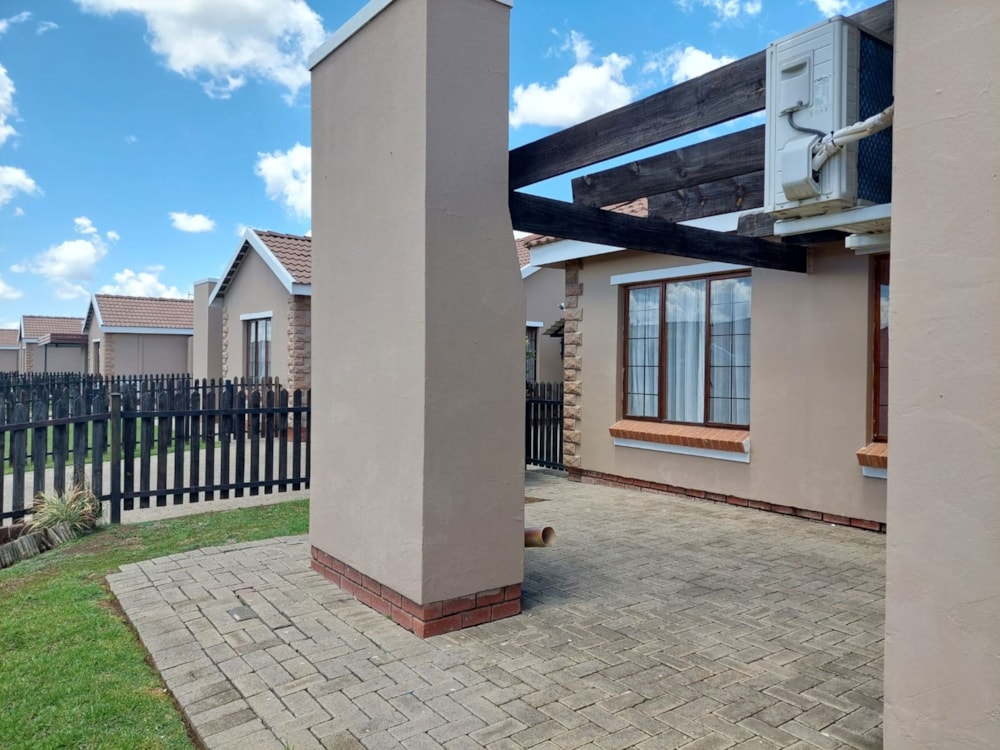 Townhouse for sale in Hillside, Bloemfontein - 1BX1680755 Townhouse for sale in Hillside, Bloemfontein - 1BX1680755