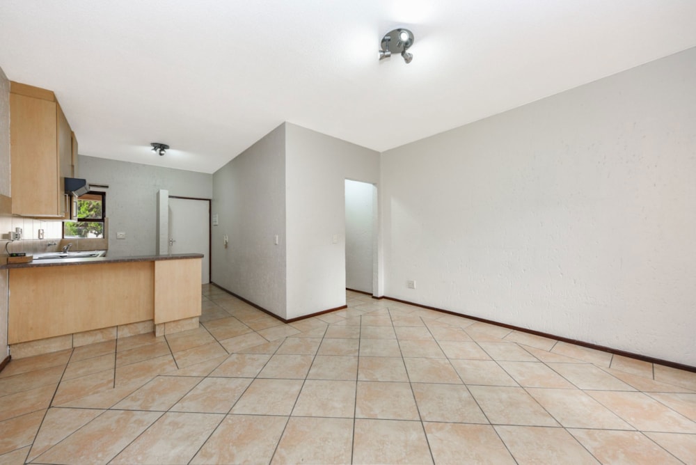 Bachelor apartment for sale in Lonehill - FW1699605 Bachelor apartment for sale in Lonehill - FW1699605