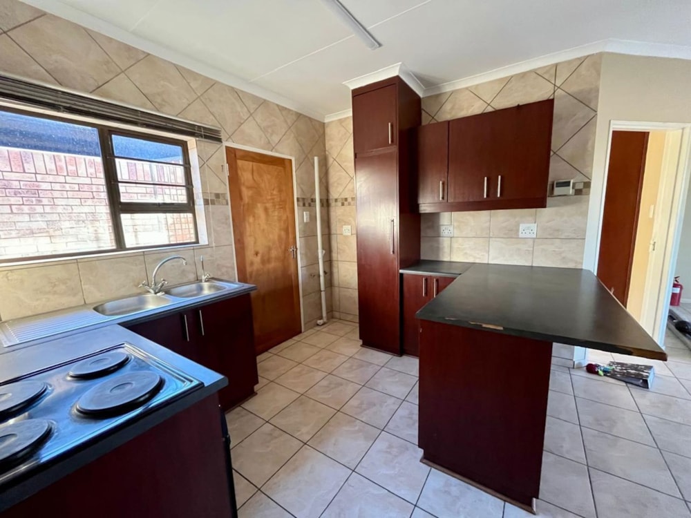 Townhouse for sale in Hillside, Bloemfontein - 1BX1680517 Townhouse for sale in Hillside, Bloemfontein - 1BX1680517