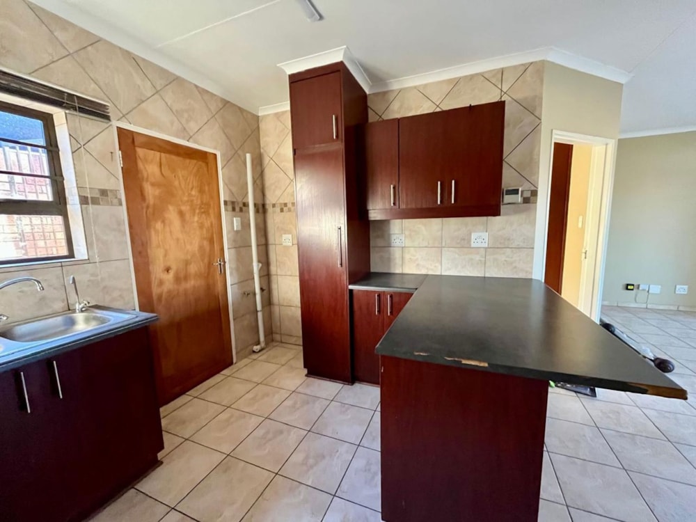 Townhouse for sale in Hillside, Bloemfontein - 1BX1680517 Townhouse for sale in Hillside, Bloemfontein - 1BX1680517