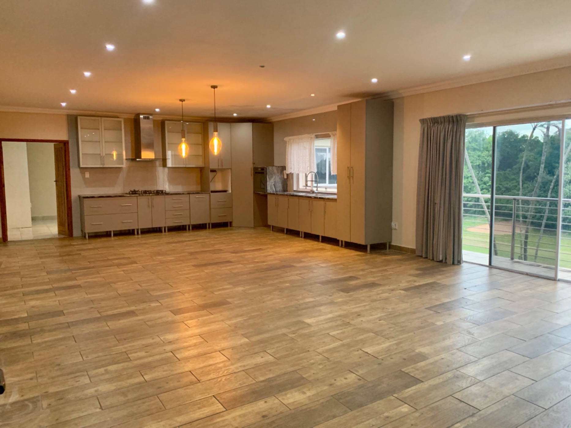 Penthouse apartment let in Durban North - 1ND1672120