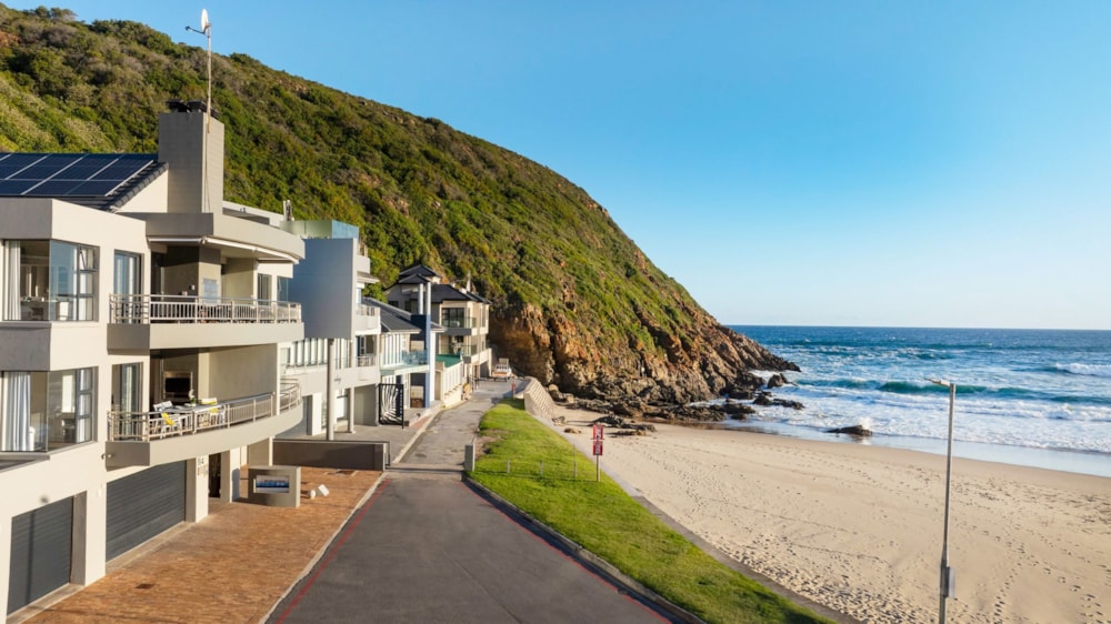 Beachfront villa sold in Herolds Bay - GEO1678300 Beachfront villa sold in Herolds Bay - GEO1678300