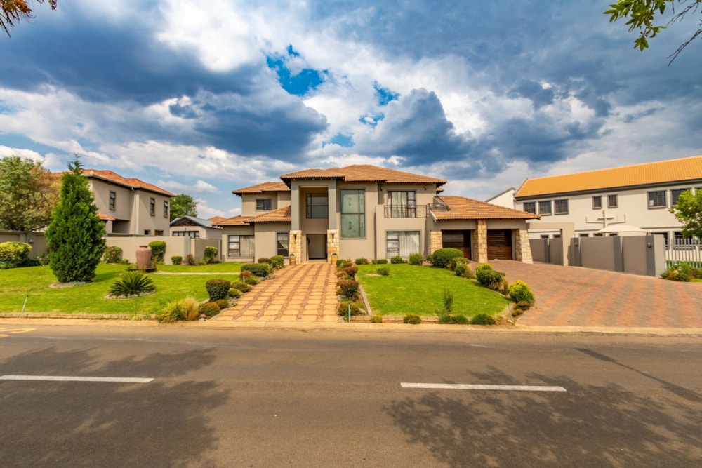 Security estate home for sale in Helderwyk Estate - 1BJ1616959 Security estate home for sale in Helderwyk Estate - 1BJ1616959