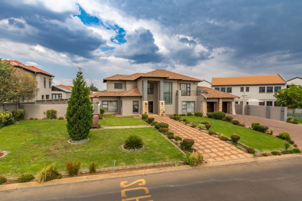 Security estate home for sale in Helderwyk Estate - 1BJ1616959 Security estate home for sale in Helderwyk Estate - 1BJ1616959