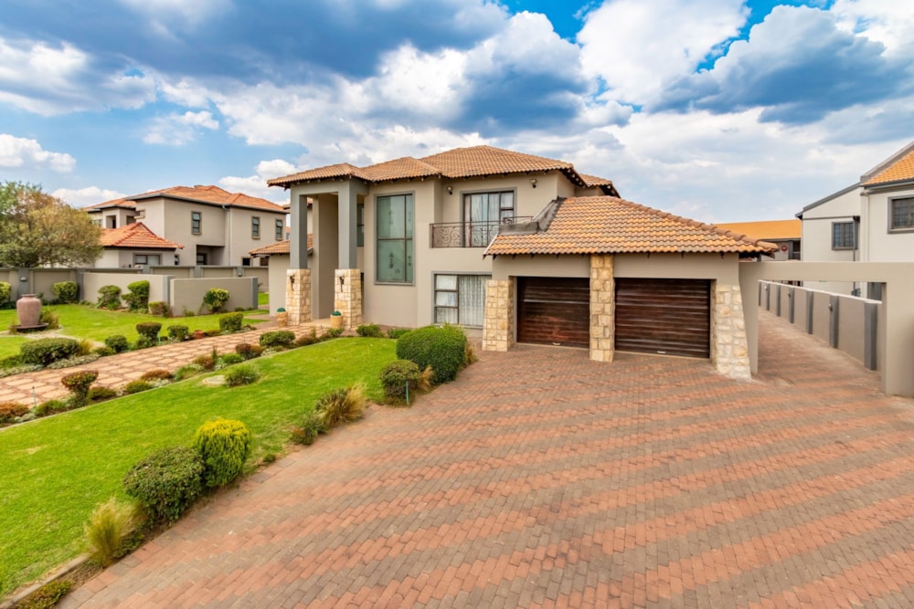 Security estate home for sale in Helderwyk Estate - 1BJ1616959 Security estate home for sale in Helderwyk Estate - 1BJ1616959