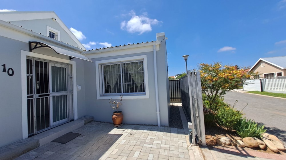 House sold in Robertson - MG1681487 House sold in Robertson - MG1681487