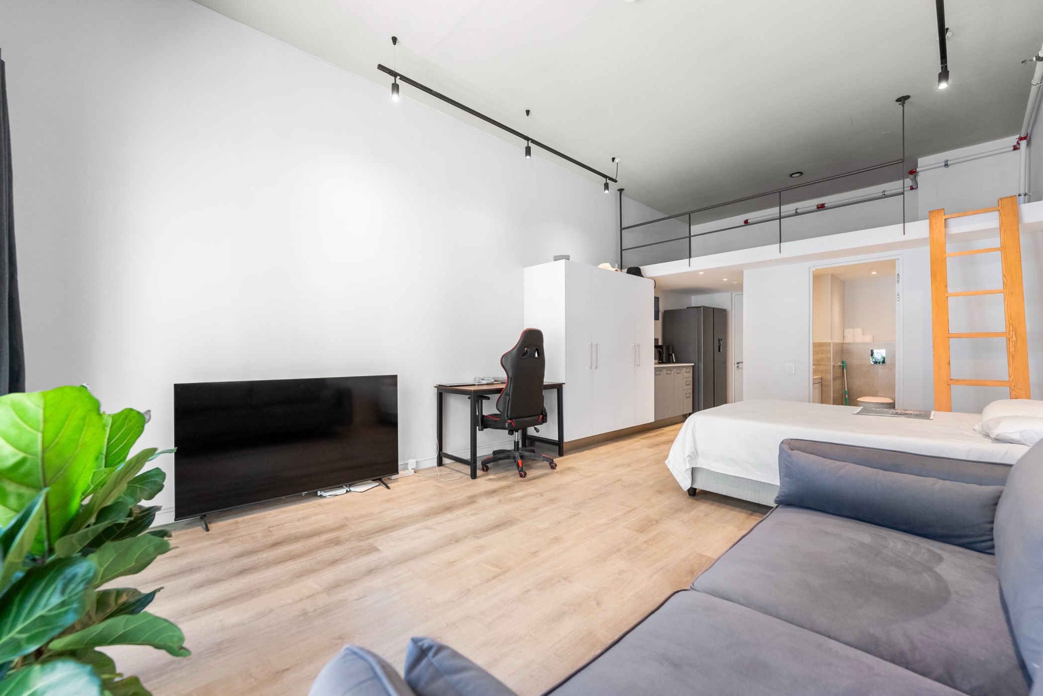 Apartment sold in Foreshore - AS1682077