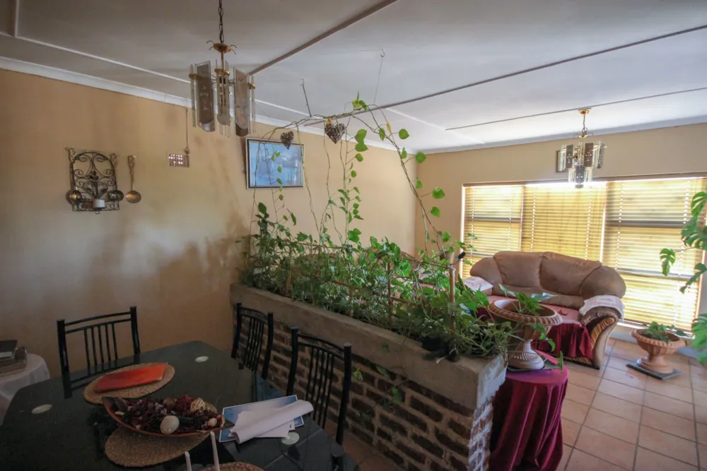 House for sale in Bongolethu, Oudtshoorn - 1OU1680917 House for sale in Bongolethu, Oudtshoorn - 1OU1680917