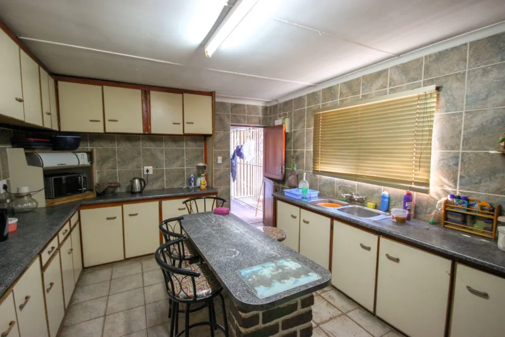 House for sale in Bongolethu, Oudtshoorn - 1OU1680917 House for sale in Bongolethu, Oudtshoorn - 1OU1680917
