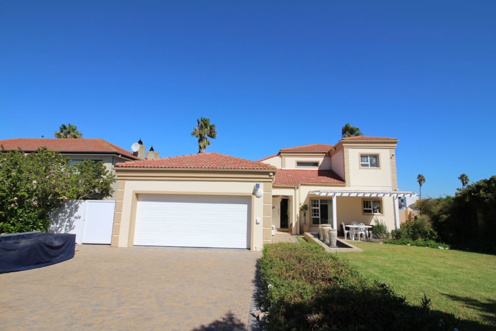 Double-storey house for sale in Port Owen - LA1717224