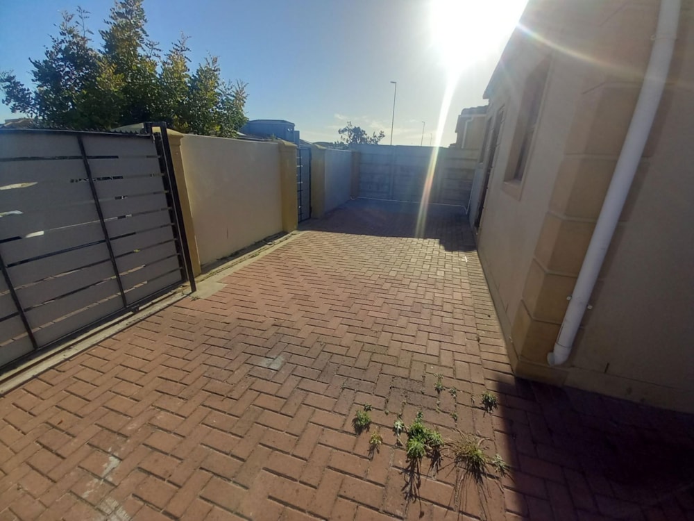 House for sale in Montclair, Cape Town - 1MN1680878