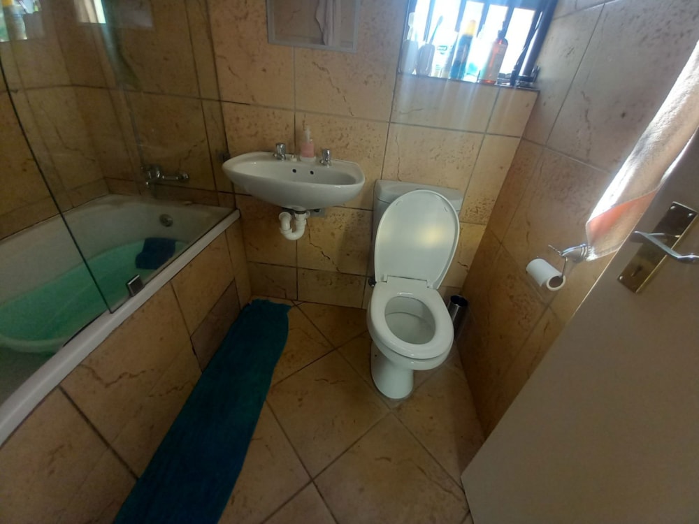 House for sale in Montclair, Cape Town - 1MN1680878