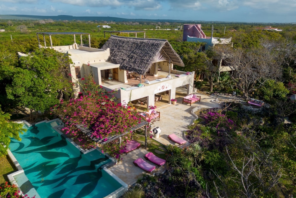 Beachfront villa to rent in Vipingo, Kenya - 3KE1680185