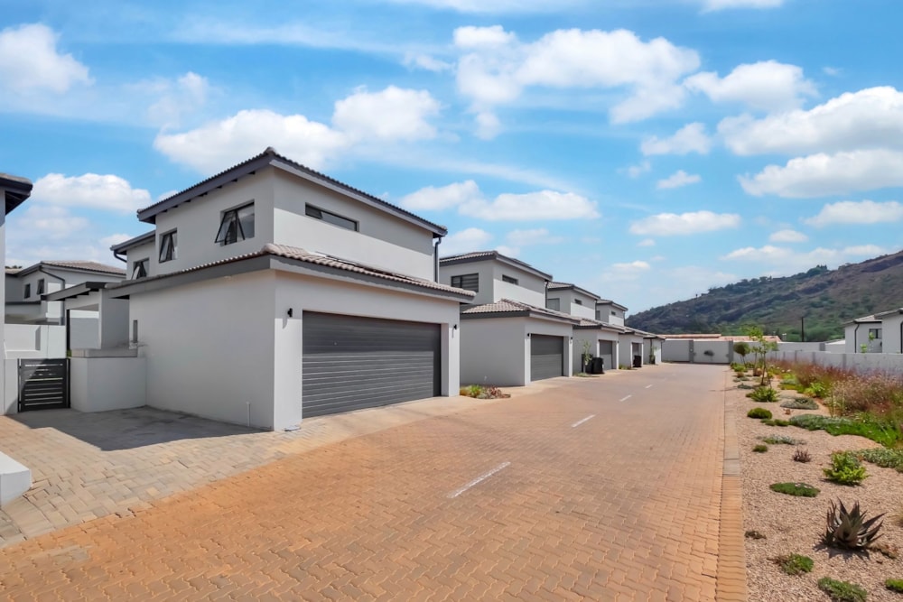 Double-storey house for sale in Little Falls - RDT1680563 Double-storey house for sale in Little Falls - RDT1680563