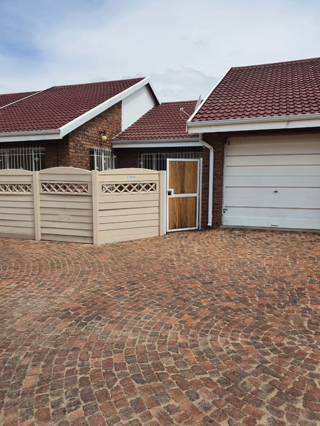 Townhouse to rent in Petersfield - 1SP1719103