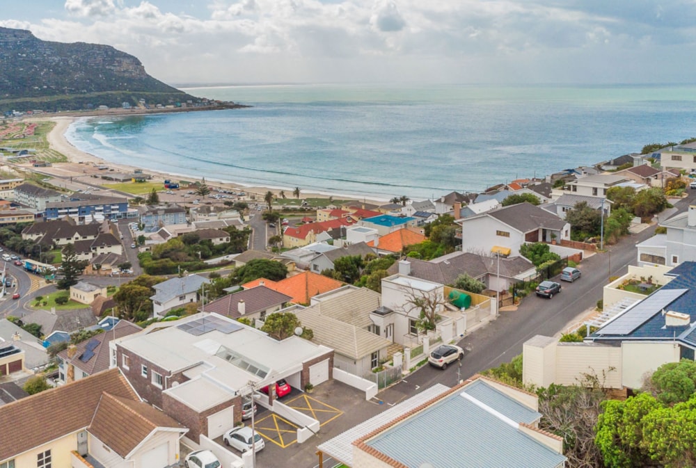 Residential complex for sale in Fish Hoek - FH1679829 Residential complex for sale in Fish Hoek - FH1679829