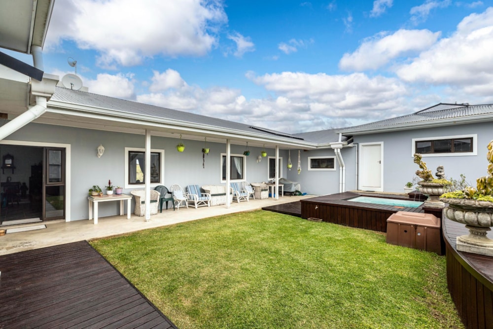 Smallholding sold in Kwelera - 1EZ1680216 Smallholding sold in Kwelera - 1EZ1680216