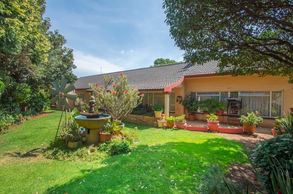 House for sale in Greenhills - 1KR1680721 House for sale in Greenhills - 1KR1680721