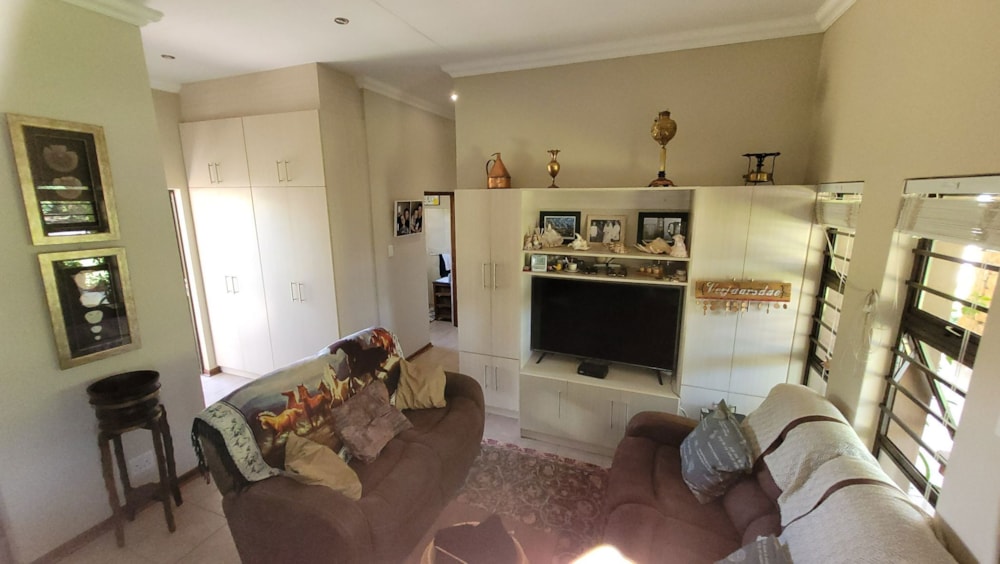 House for sale in Louisvale - 1KAH1680910