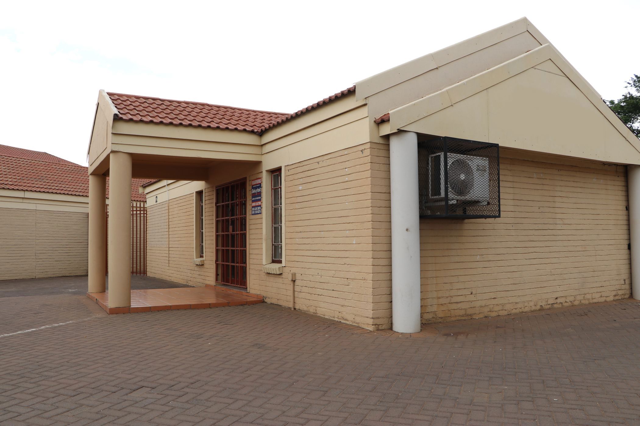 Commercial retail property for sale in Three Rivers Proper - 1VT1680498