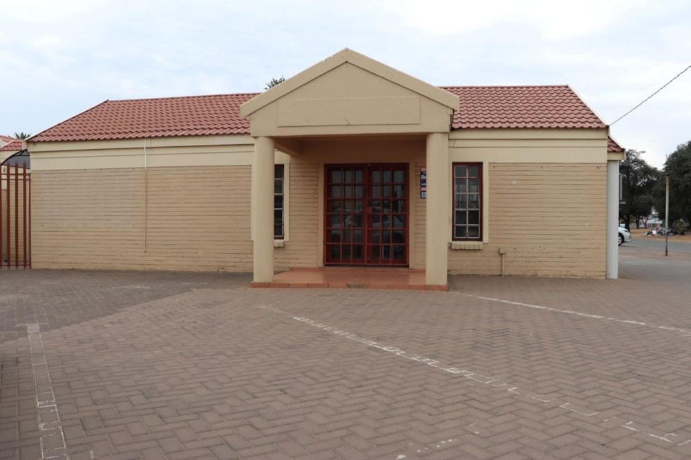 Commercial retail property for sale in Three Rivers Proper - 1VT1680498