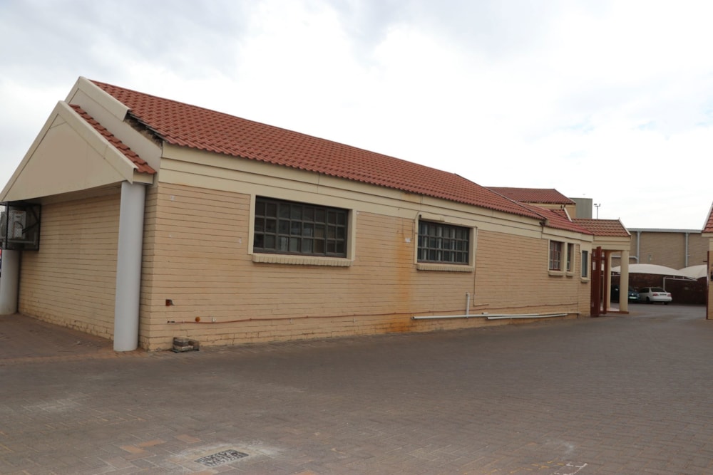 Commercial retail property for sale in Three Rivers Proper - 1VT1680498