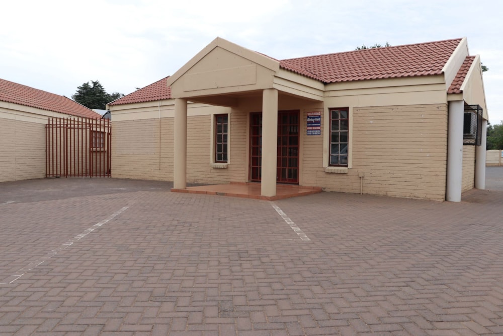 Commercial retail property for sale in Three Rivers Proper - 1VT1680498