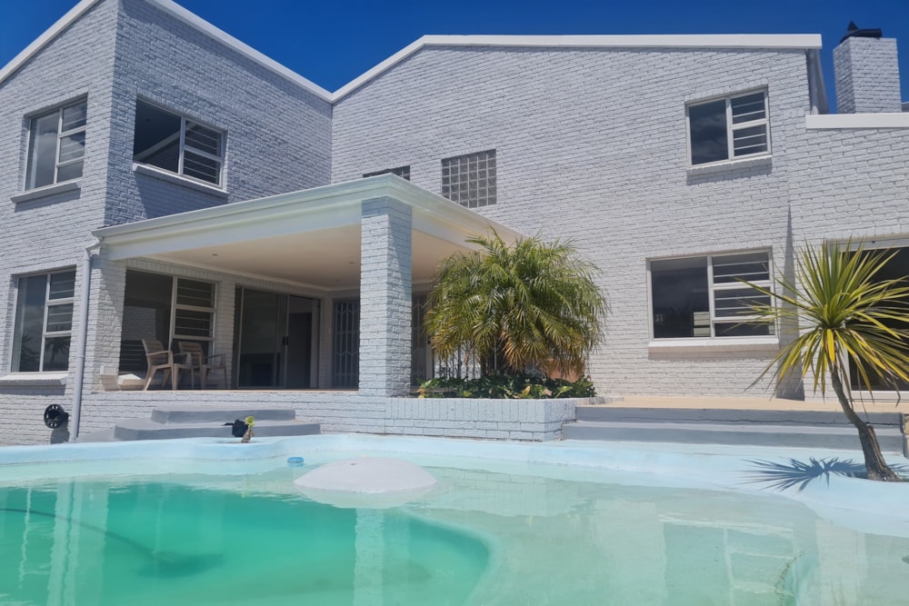House let in West Beach, Blouberg - 1TV1680748