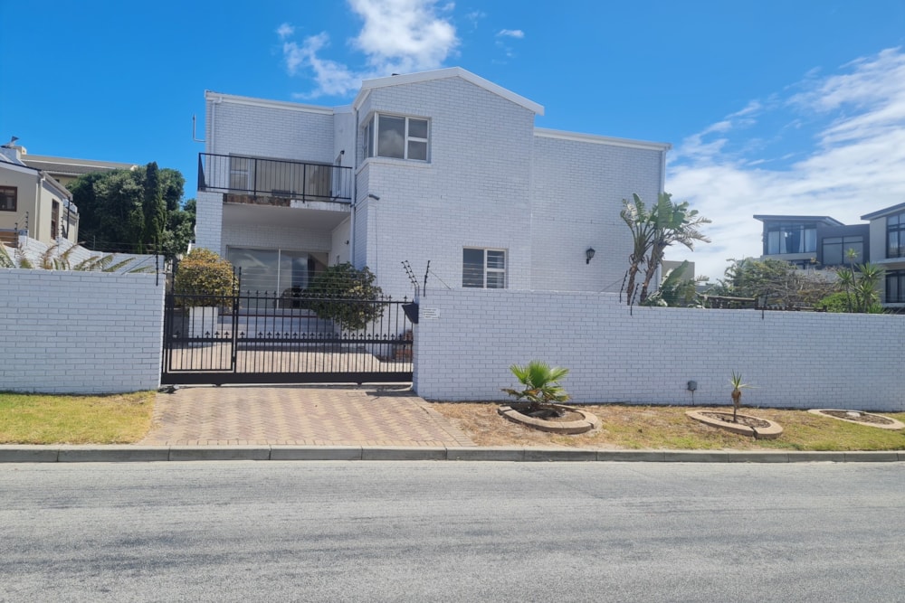 House let in West Beach, Blouberg - 1TV1680748
