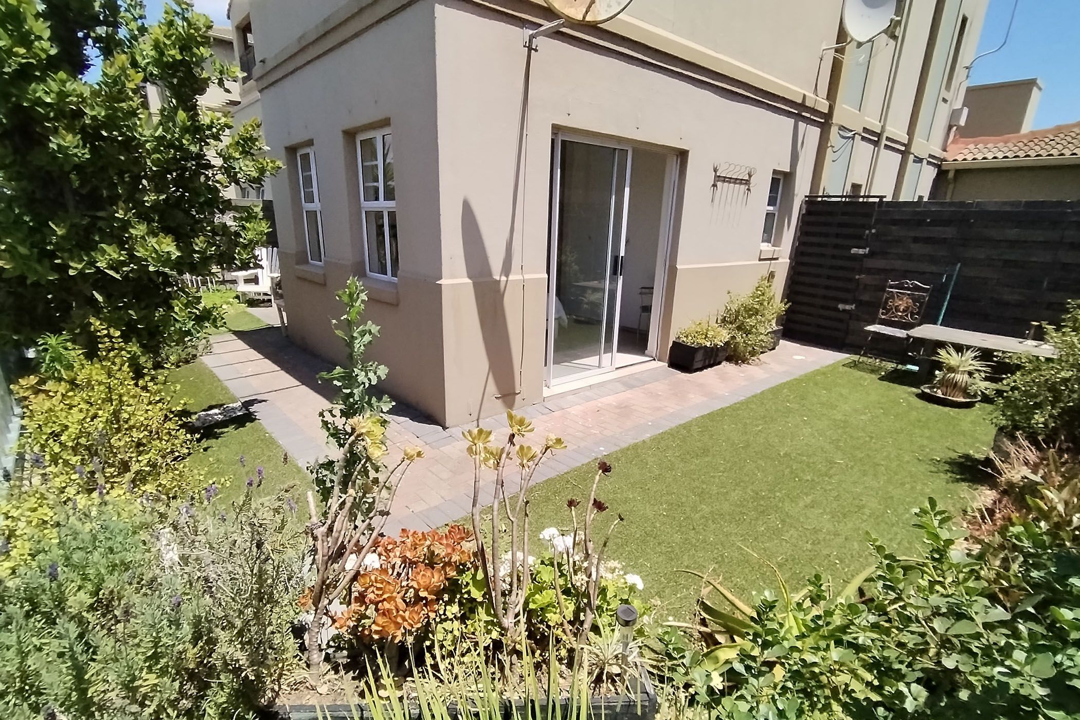 Apartment sold in Royal Ascot - 1TV1680938