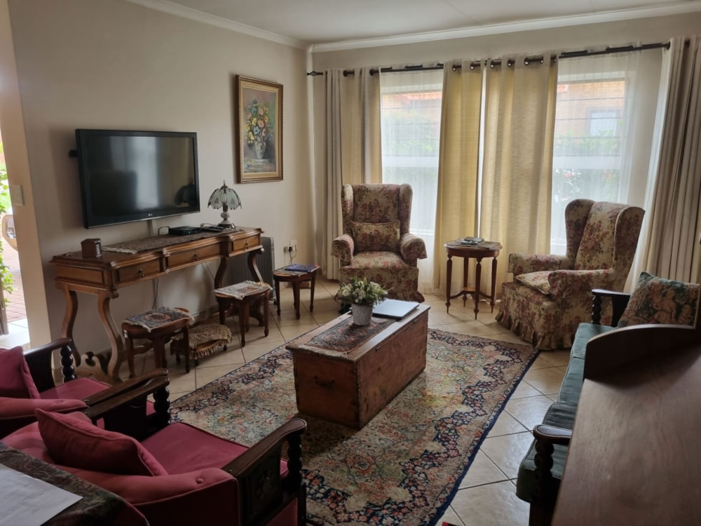 Garden retirement home sold in Willow Park Manor - PT1681102 Garden retirement home sold in Willow Park Manor - PT1681102