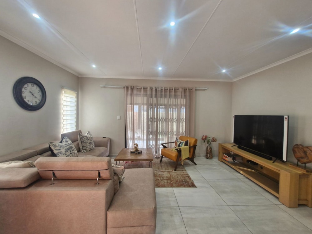 House for sale in Hexrivier Lifestyle Estate - 1RU1681032