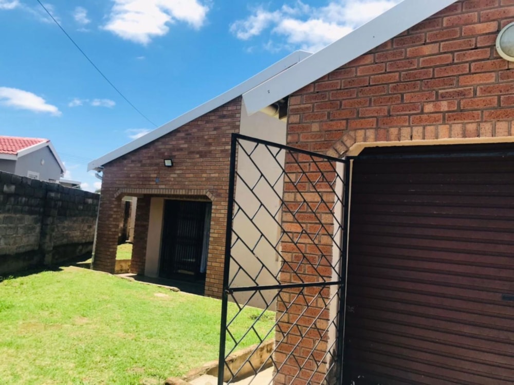 House let in Ikwezi - 1MH1681315 House let in Ikwezi - 1MH1681315