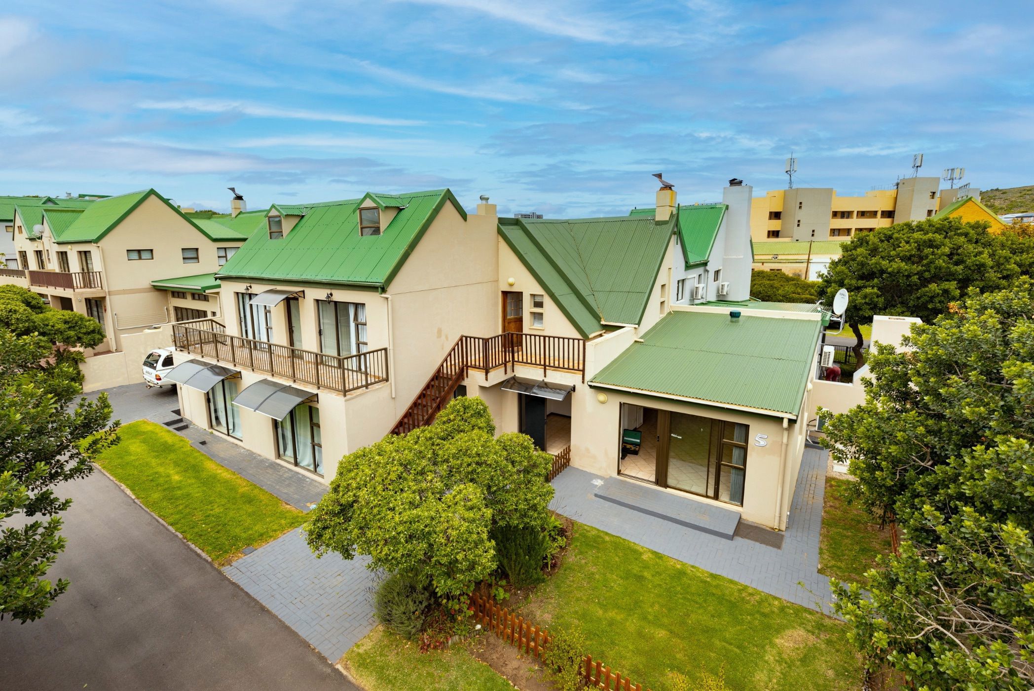 Security complex home let in Diaz Beach - 1MB1681321