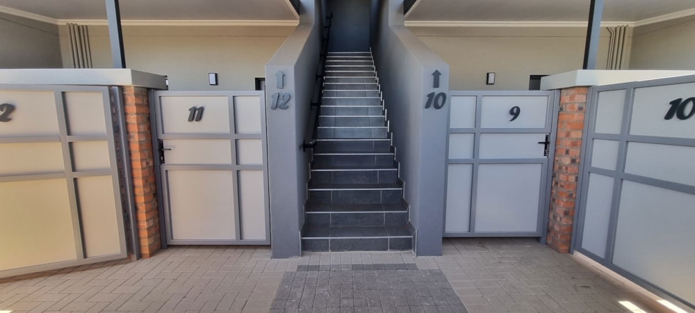 Security complex home for sale in El Toro Park - 1KJ1703253