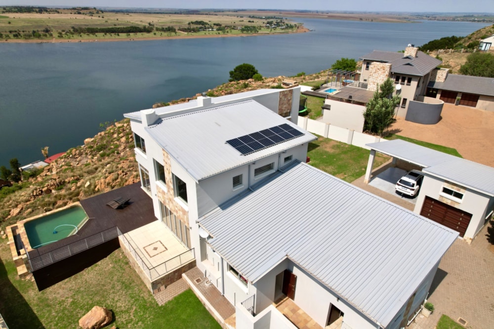 Security estate home for sale in Aquavista Mountain Estate - PRN1681544